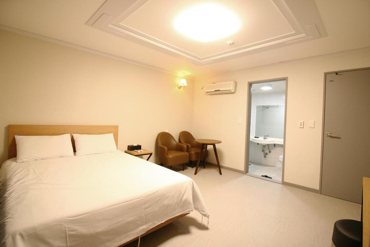 Trevi Hotel Jeju Exterior foto